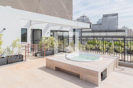 Studio para alugar com 25m², 1 quarto e sem vaga Studio para alugar com 25m², 1 quarto e sem vagaÁrea comum - Piscina