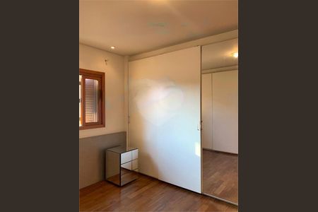 Casa à venda com 281m², 4 quartos e 3 vagas