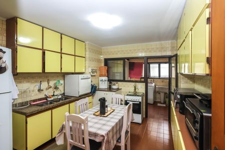 Apartamento à venda com 130m², 3 quartos e 2 vagasCozinha