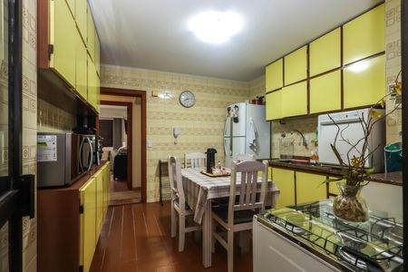 Apartamento à venda com 130m², 3 quartos e 2 vagasCozinha