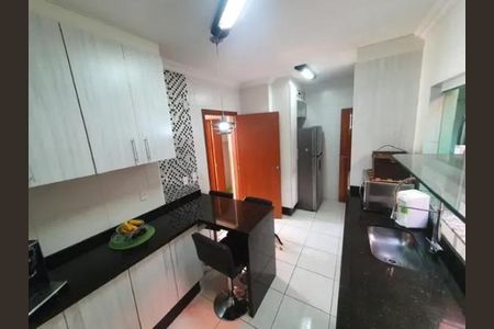 Casa à venda com 70m², 2 quartos e 2 vagas