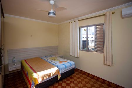 Casa à venda com 232m², 4 quartos e 2 vagasQuarto 3