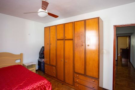 Casa à venda com 232m², 4 quartos e 2 vagasQuarto 1