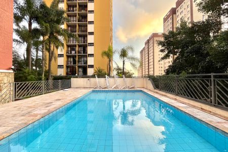 Apartamento à venda com 75m², 3 quartos e 2 vagas Apartamento à venda com 75m², 3 quartos e 2 vagasÁrea comum - Piscina