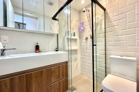 Apartamento à venda com 75m², 3 quartos e 2 vagas Apartamento à venda com 75m², 3 quartos e 2 vagasBanheiro Corredor