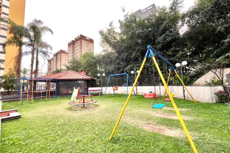 Apartamento à venda com 75m², 3 quartos e 2 vagas Apartamento à venda com 75m², 3 quartos e 2 vagasÁrea comum - Playground