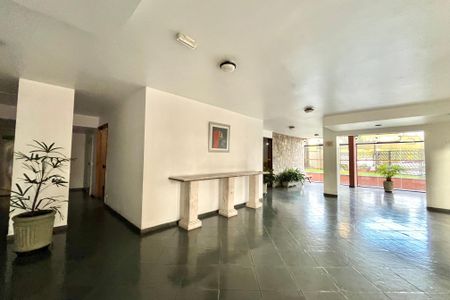 Apartamento à venda com 75m², 3 quartos e 2 vagas Apartamento à venda com 75m², 3 quartos e 2 vagasHall social