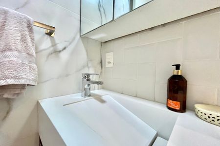 Apartamento à venda com 75m², 3 quartos e 2 vagas Apartamento à venda com 75m², 3 quartos e 2 vagasBanheiro Corredor