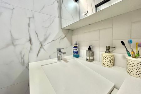 Apartamento à venda com 75m², 3 quartos e 2 vagas Apartamento à venda com 75m², 3 quartos e 2 vagasBanheiro da Suíte