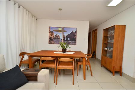 Apartamento à venda com 136m², 3 quartos e 3 vagas Apartamento à venda com 136m², 3 quartos e 3 vagasSala de estar