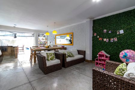 Casa à venda com 260m², 3 quartos e 5 vagas Casa à venda com 260m², 3 quartos e 5 vagasSala de Estar