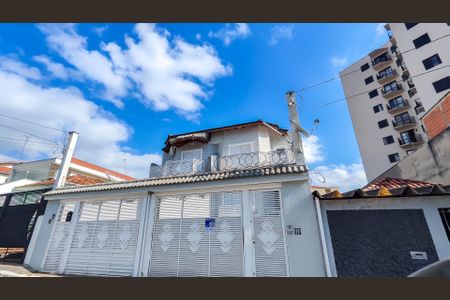 Casa à venda com 260m², 3 quartos e 5 vagas Casa à venda com 260m², 3 quartos e 5 vagasFachada