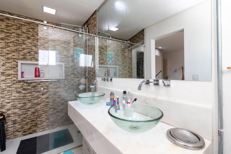 Casa à venda com 260m², 3 quartos e 5 vagas Casa à venda com 260m², 3 quartos e 5 vagasBanheiro da Suíte 1