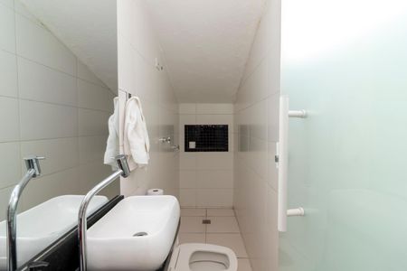 Casa à venda com 260m², 3 quartos e 5 vagas Casa à venda com 260m², 3 quartos e 5 vagasBanheiro de Serviço