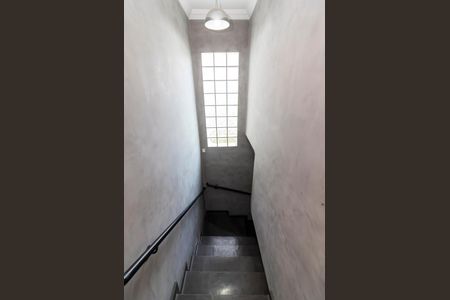 Casa à venda com 260m², 3 quartos e 5 vagas Casa à venda com 260m², 3 quartos e 5 vagasEscada