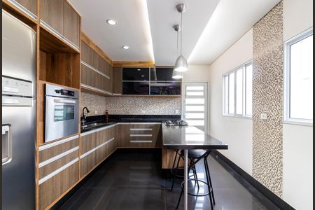 Casa à venda com 260m², 3 quartos e 5 vagas Casa à venda com 260m², 3 quartos e 5 vagasCozinha