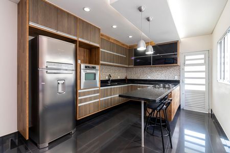 Casa à venda com 260m², 3 quartos e 5 vagas Casa à venda com 260m², 3 quartos e 5 vagasCozinha