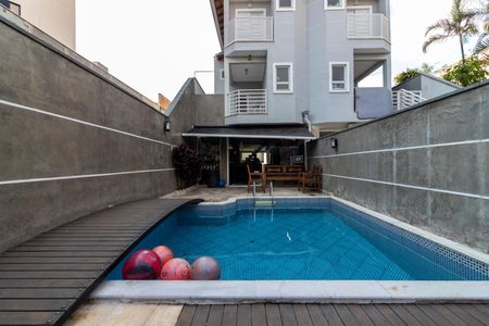 Casa à venda com 260m², 3 quartos e 5 vagas Casa à venda com 260m², 3 quartos e 5 vagasÁrea de Lazer - Piscina