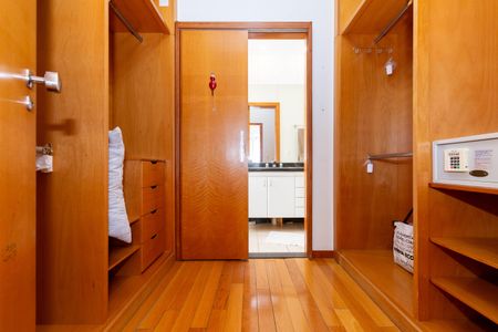 Apartamento à venda com 125m², 3 quartos e 2 vagasCloset da suíte