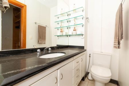 Apartamento à venda com 125m², 3 quartos e 2 vagasBanheiro da Suíte