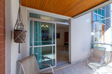 Apartamento à venda com 125m², 3 quartos e 2 vagasVaranda da Sala