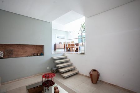 Casa à venda com 303m², 4 quartos e 6 vagasSala 1