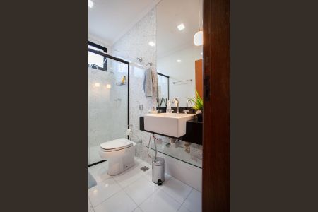 Casa à venda com 303m², 4 quartos e 6 vagasBanheiro 1