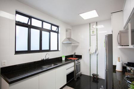 Casa à venda com 303m², 4 quartos e 6 vagasCozinha