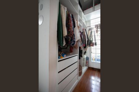 Casa à venda com 303m², 4 quartos e 6 vagasCloset da suíte