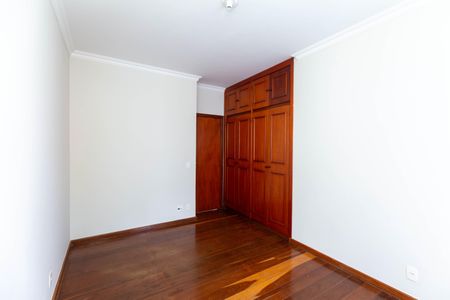 Apartamento à venda com 141m², 4 quartos e 2 vagasQuarto 2