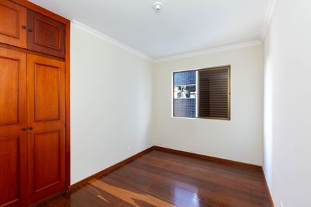 Apartamento à venda com 141m², 4 quartos e 2 vagasQuarto 2