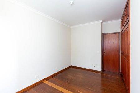 Apartamento à venda com 141m², 4 quartos e 2 vagasQuarto 2