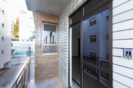 Apartamento à venda com 141m², 4 quartos e 2 vagasVaranda