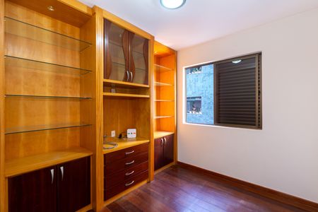 Apartamento à venda com 141m², 4 quartos e 2 vagasQuarto 1