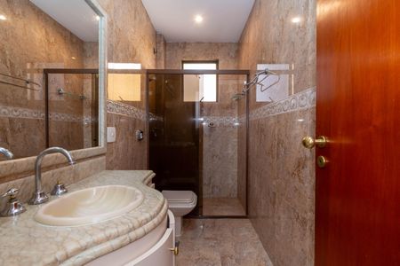 Apartamento à venda com 141m², 4 quartos e 2 vagasBanheiro Social