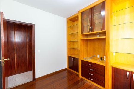 Apartamento à venda com 141m², 4 quartos e 2 vagasQuarto 1