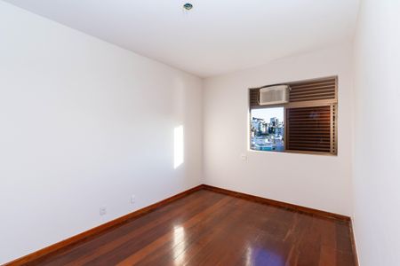 Apartamento à venda com 141m², 4 quartos e 2 vagasQuarto 3