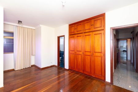Apartamento à venda com 141m², 4 quartos e 2 vagasSuíte