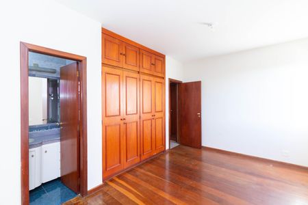 Apartamento à venda com 141m², 4 quartos e 2 vagasSuíte