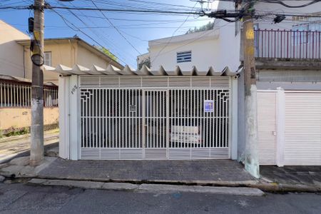 Casa para alugar com 140m², 2 quartos e 2 vagas Casa para alugar com 140m², 2 quartos e 2 vagasFachada