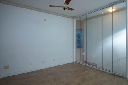 Casa à venda com 298m², 3 quartos e 2 vagas Casa à venda com 298m², 3 quartos e 2 vagasQuarto 2