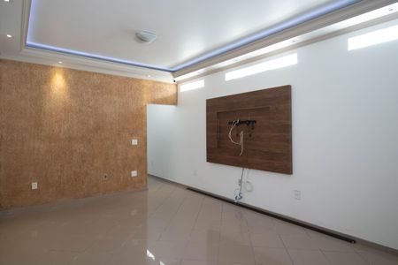 Casa à venda com 298m², 3 quartos e 2 vagas Casa à venda com 298m², 3 quartos e 2 vagasSala