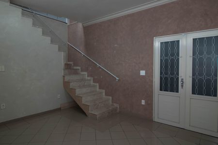 Casa à venda com 298m², 3 quartos e 2 vagas Casa à venda com 298m², 3 quartos e 2 vagasCopa