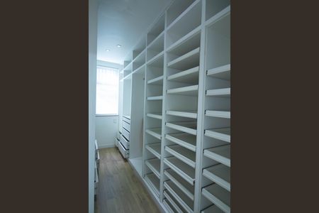 Casa à venda com 298m², 3 quartos e 2 vagas Casa à venda com 298m², 3 quartos e 2 vagasCloset do quarto 1