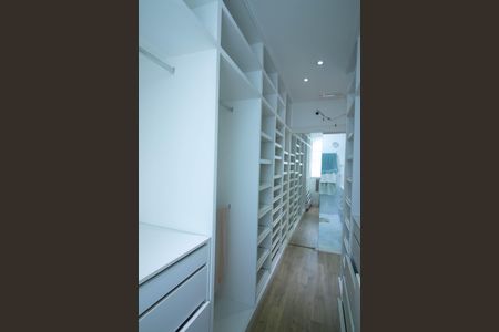 Casa à venda com 298m², 3 quartos e 2 vagas Casa à venda com 298m², 3 quartos e 2 vagasCloset do quarto 1