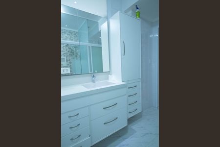 Casa à venda com 298m², 3 quartos e 2 vagas Casa à venda com 298m², 3 quartos e 2 vagasBanheiro da Suíte 1