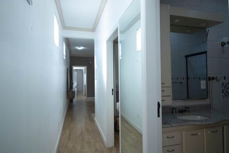 Casa à venda com 298m², 3 quartos e 2 vagas Casa à venda com 298m², 3 quartos e 2 vagasCorredor