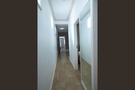 Casa à venda com 298m², 3 quartos e 2 vagas Casa à venda com 298m², 3 quartos e 2 vagasCorredor