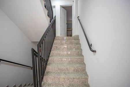 Studio para alugar com 20m², 1 quarto e sem vagaEscada do prédio