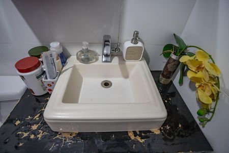 Apartamento à venda com 46m², 2 quartos e 1 vagaBanheiro Social